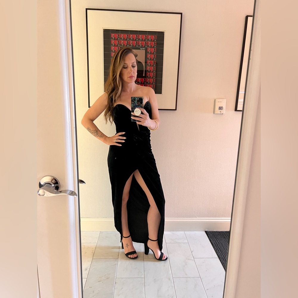Lulu's Black Strapless Velvet Gown with Thigh Slit